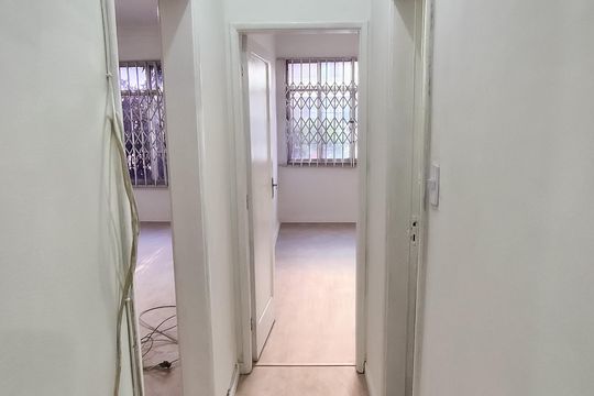 Corredor  de apartamento para alugar com 3 quartos, 80m² em Bonsucesso, Rio de Janeiro