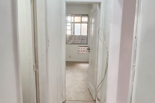 Corredor  de apartamento para alugar com 3 quartos, 80m² em Bonsucesso, Rio de Janeiro