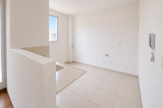 Cozinha de apartamento à venda com 2 quartos, 50m² em Caiapos, Contagem
