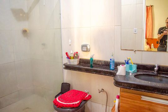 Banheiro da Suíte de casa à venda com 3 quartos, 360m² em  Setor Vila João Vaz, Goiânia