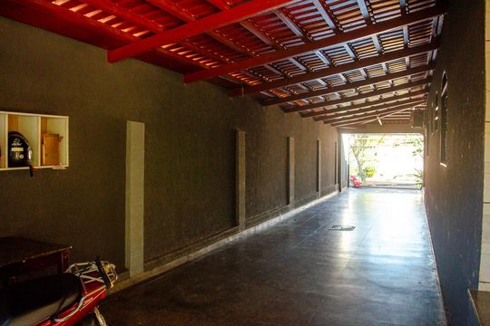 Garagem de casa à venda com 3 quartos, 360m² em Setor Vila João Vaz, Goiânia