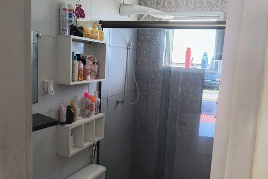Banheiro de casa de condomínio à venda com 2 quartos, 75m² em Campo Grande, Rio de Janeiro