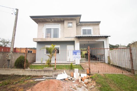Fachada de casa à venda com 3 quartos, 187m² em Belém Velho, Porto Alegre