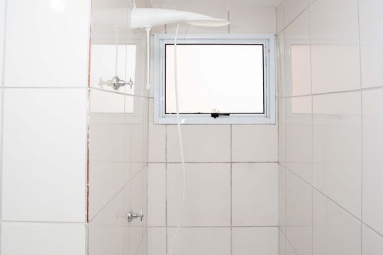 Banheiro de apartamento à venda com 2 quartos, 48m² em Conceição, Diadema