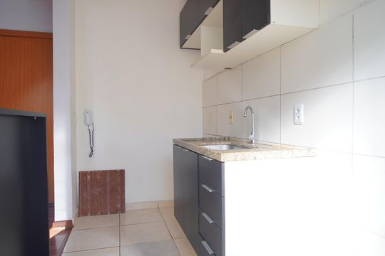 Cozinha  de apartamento para alugar com 2 quartos, 38m² em Jardim Dona Leopoldina, Porto Alegre