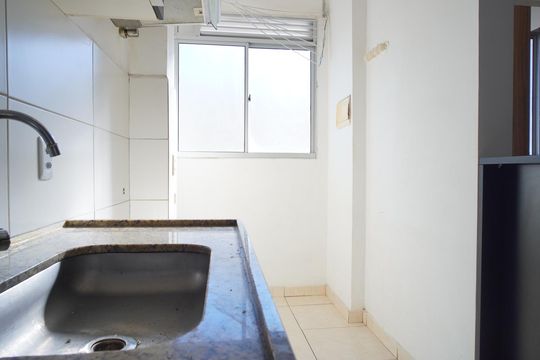 Cozinha e Área de Serviço de apartamento para alugar com 2 quartos, 38m² em Jardim Dona Leopoldina, Porto Alegre