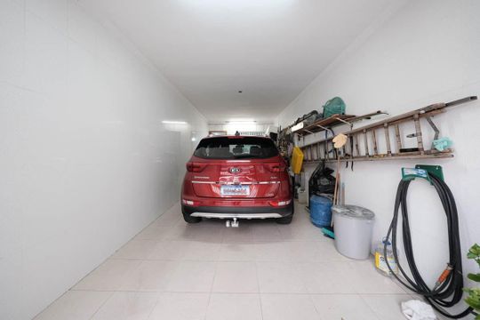 Garagem de casa à venda com 2 quartos, 100m² em Jardim Eliane, São Paulo