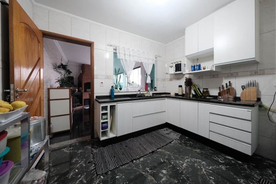 Cozinha de casa à venda com 2 quartos, 100m² em Jardim Eliane, São Paulo