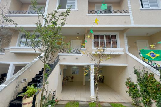 Fachada de casa de condomínio à venda com 3 quartos, 174m² em Vila Sao Joao, Guarulhos