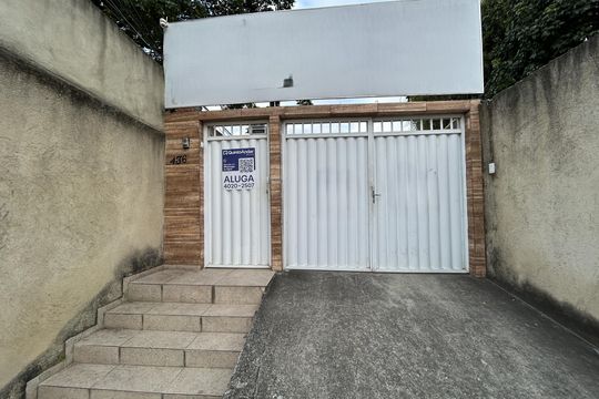 Fachada + placa de casa para alugar com 1 quarto, 70m² em Olinda, Nilópolis