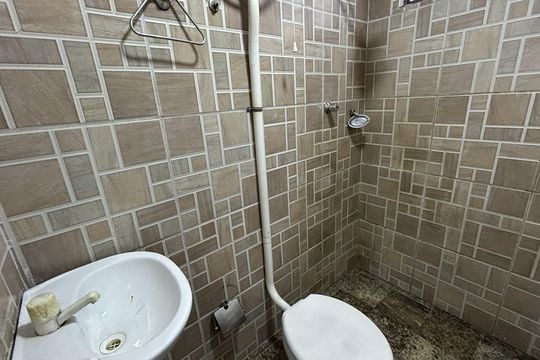 Banheiro de casa para alugar com 1 quarto, 70m² em Olinda, Nilópolis