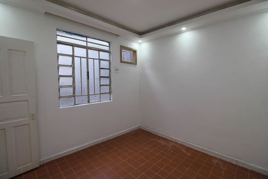 Quarto de casa para alugar com 1 quarto, 70m² em Olinda, Nilópolis