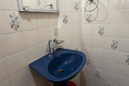 Banheiro de kitnet/studio para alugar com 1 quarto, 32m² em Gonzaga, Santos