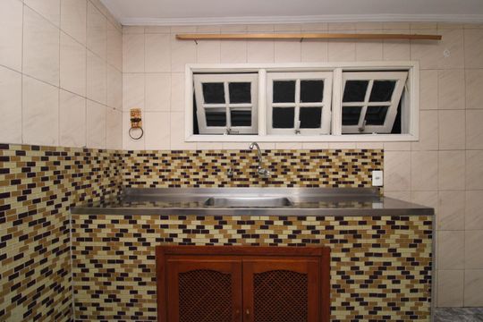 Cozinha de casa para alugar com 1 quarto, 50m² em Parque Albina, Taboão da Serra