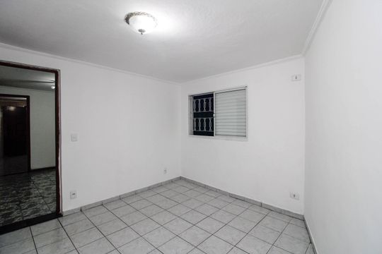 Quarto de casa para alugar com 1 quarto, 50m² em Parque Albina, Taboão da Serra