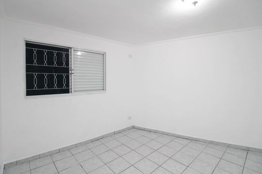 Quarto de casa para alugar com 1 quarto, 50m² em Parque Albina, Taboão da Serra