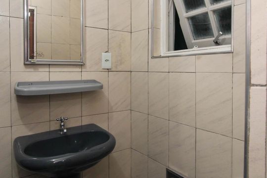 Banheiro de casa para alugar com 1 quarto, 50m² em Parque Albina, Taboão da Serra