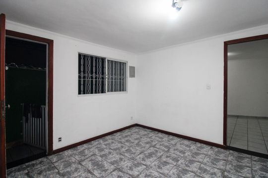 Casa para alugar com 1 quarto, 50m² em Parque Albina, Taboão da Serra