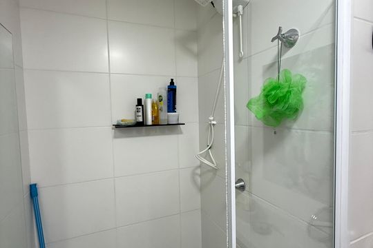 Banheiro de kitnet/studio à venda com 1 quarto, 28m² em Jardim da Gloria, São Paulo