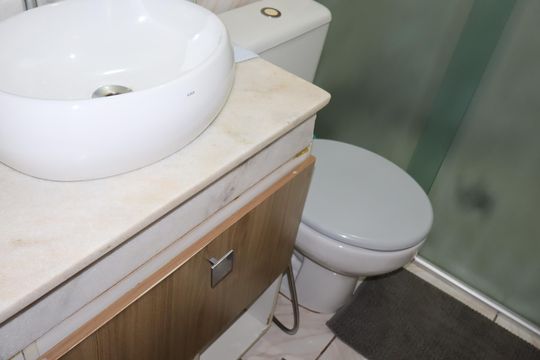 Banheiro de apartamento à venda com 2 quartos, 60m² em Vila Olinda, São Paulo