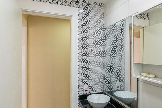 Banheiro de apartamento para alugar com 2 quartos, 47m² em Vista Alegre, Rio de Janeiro
