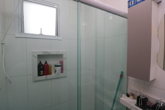 Banheiro de apartamento à venda com 2 quartos, 99m² em Santa Maria, Santo André