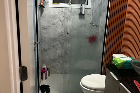 Banheiro de apartamento para alugar com 1 quarto, 48m² em Jardim Barro Branco, Cotia