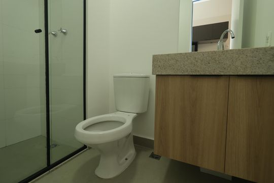 Banheiro de kitnet/studio para alugar com 1 quarto, 26m² em Vila Mariana, São Paulo