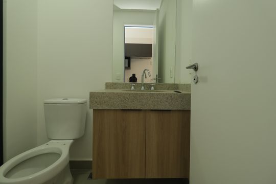Banheiro de kitnet/studio para alugar com 1 quarto, 26m² em Vila Mariana, São Paulo