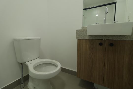 Banheiro de kitnet/studio para alugar com 1 quarto, 26m² em Vila Mariana, São Paulo