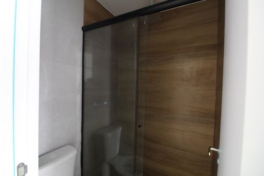 Banheiro Social de apartamento para alugar com 2 quartos, 68m² em Taquara, Rio de Janeiro