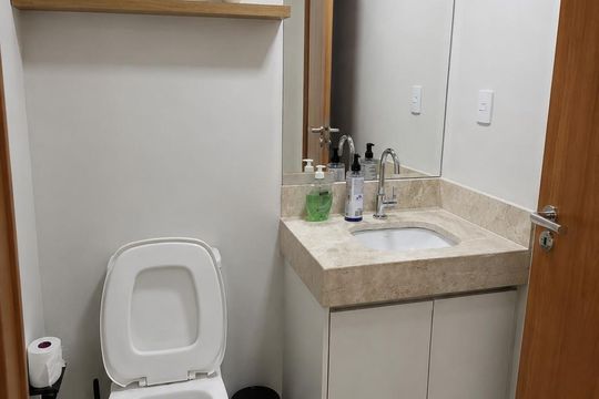 Banheiro da Suíte 1 de apartamento para alugar com 2 quartos, 74m² em Setor Pedro Ludovico, Goiânia