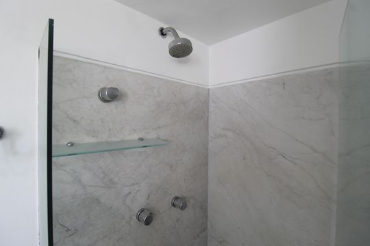 Banheiro de apartamento à venda com 1 quarto, 45m² em Chácara Itaim, São Paulo