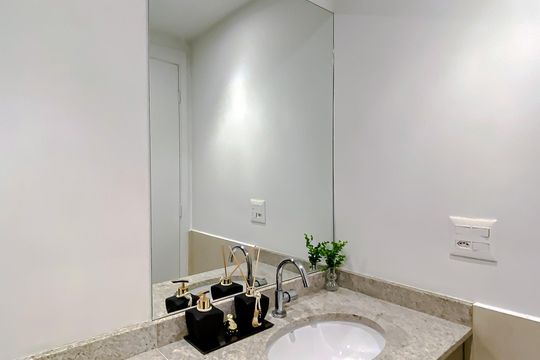 Banheiro de kitnet/studio para alugar com 1 quarto, 26m² em Pompeia, São Paulo