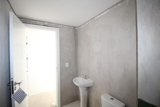 Banheiro de apartamento à venda com 3 quartos, 101m² em Higienópolis, Porto Alegre