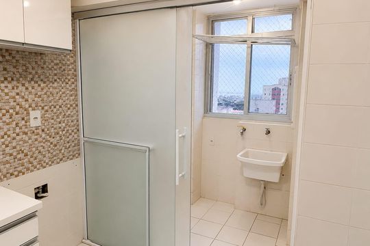 Área de serviço de apartamento para alugar com 3 quartos, 78m² em Parque Industrial, São José dos Campos