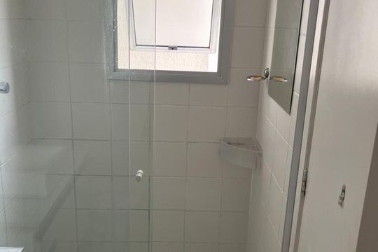 Banheiro social 2 de apartamento para alugar com 3 quartos, 78m² em Parque Industrial, São José dos Campos