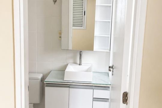 Banheiro social de apartamento para alugar com 3 quartos, 78m² em Parque Industrial, São José dos Campos