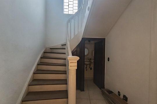 Escada de casa para alugar com 5 quartos, 150m² em Bela Vista, São Paulo