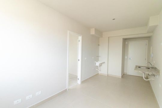 Sala/Cozinha de apartamento à venda com 1 quarto, 31m² em Água Verde, Curitiba