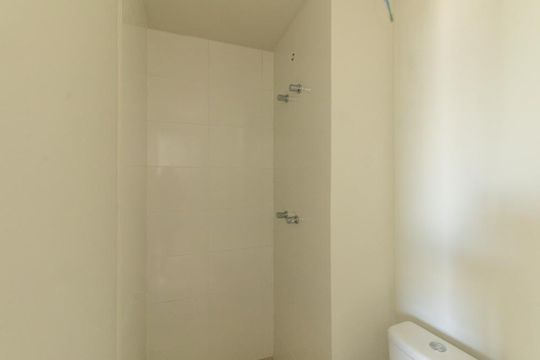 Banheiro da Suite de apartamento à venda com 1 quarto, 31m² em Água Verde, Curitiba