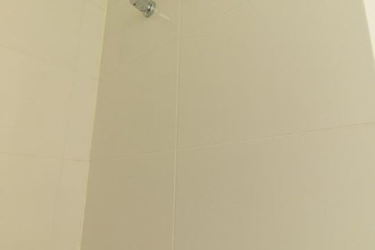 Banheiro da Suite de apartamento à venda com 1 quarto, 31m² em Água Verde, Curitiba