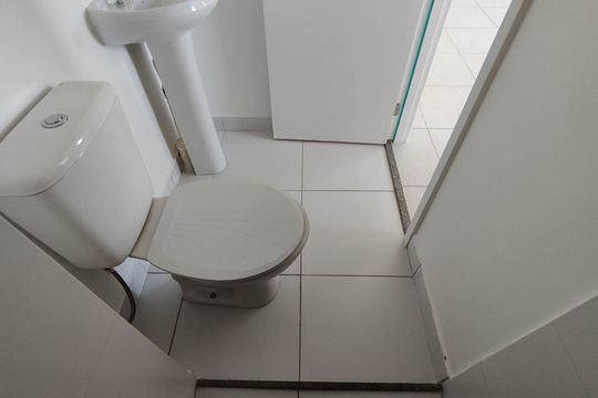 Banheiro de apartamento para alugar com 2 quartos, 33m² em Fazenda Aricanduva, São Paulo