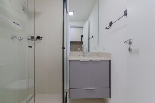 Banheiro de kitnet/studio para alugar com 1 quarto, 28m² em Ipiranga, São Paulo
