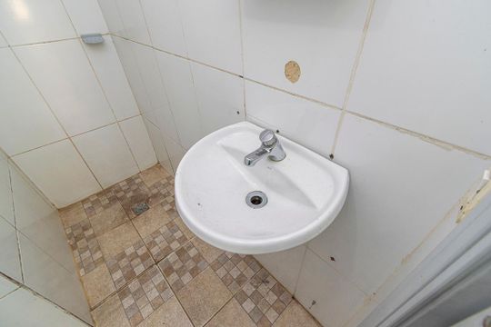 Banheiro de apartamento para alugar com 1 quarto, 38m² em Ramos, Rio de Janeiro