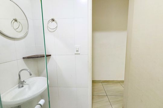 Banheiro de apartamento para alugar com 1 quarto, 47m² em Aviação, Praia Grande