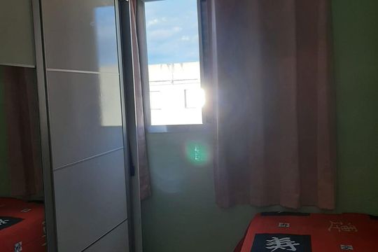 Quarto de apartamento à venda com 2 quartos, 54m² em Parque Pinheiros, Taboão da Serra
