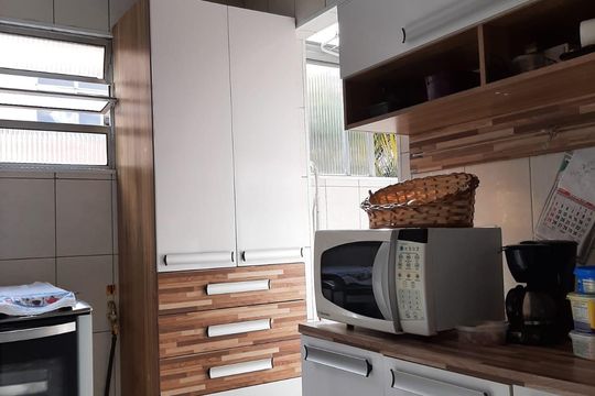 Cozinha de apartamento à venda com 2 quartos, 54m² em Parque Pinheiros, Taboão da Serra