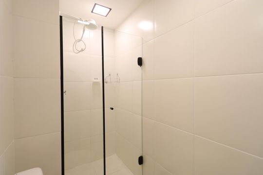 Banheiro  de apartamento à venda com 2 quartos, 41m² em Água Branca, São Paulo