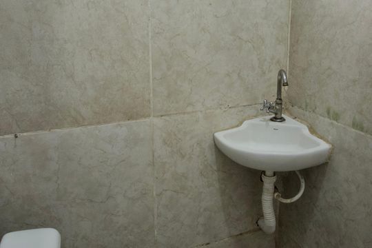 Banheiro de kitnet/studio para alugar com 1 quarto, 28m² em Parque Pedro Ii, Belo Horizonte